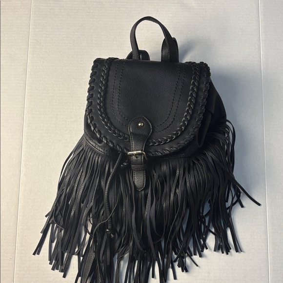 Chic Black Fringe Backpack - Picture 1 of 6